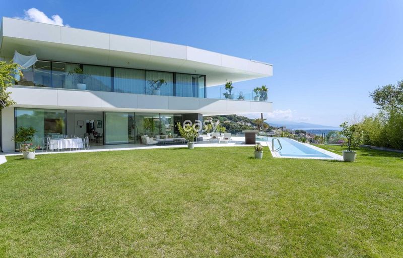 Contemporary villa ideally designed for professional photo shootings in Monaco, France